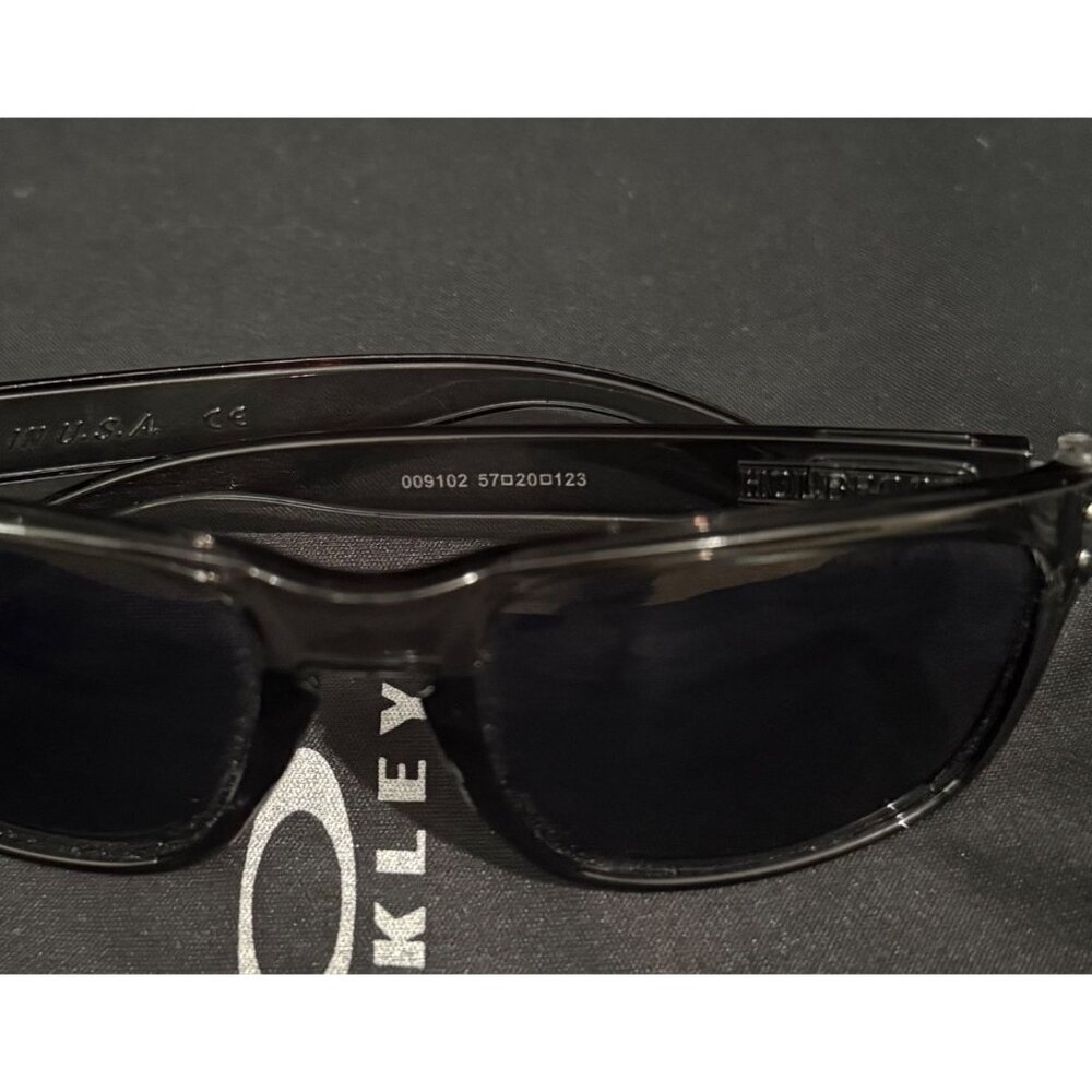 Oakley Holbrook Smoke Gray Polished Mens Sunglasses 9102 Black Lenses - Picture 5 of 8